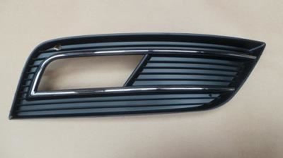 ÖN TAMPON IZGARASI SAĞ (KROMLU) A4 2013- resmi