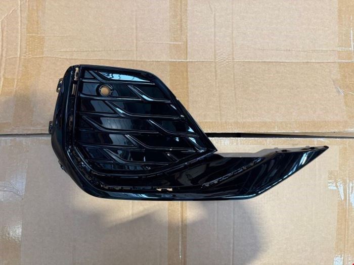 ÖN TAMPON IZGARASI SAĞ A3 2024- resmi