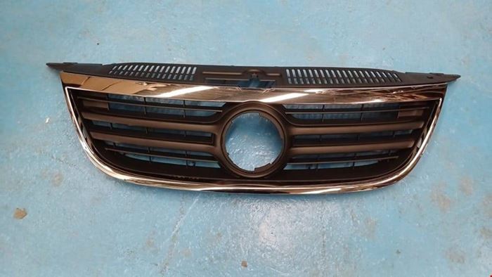 ÖN PANJUR (KROM ÇERÇEVE İÇİ SİYAH) TİGUAN 2009- resmi